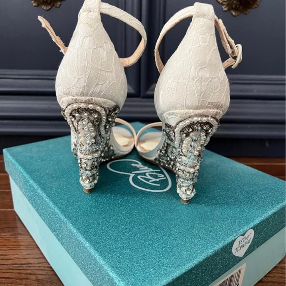Blue by Betsey Johnson Lace & Crystal Wedge Heels - Women’s Size 8.5 - Picture 4 of 6